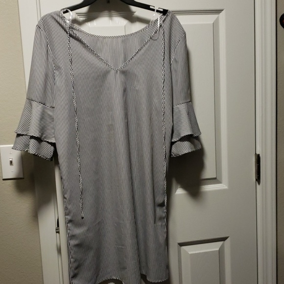 Dress - Picture 2 of 3